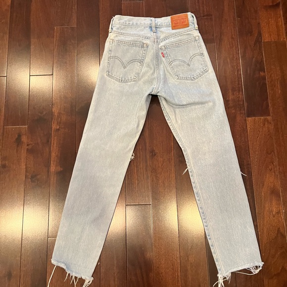 Levi’s | Distressed denim - Picture 7 of 8